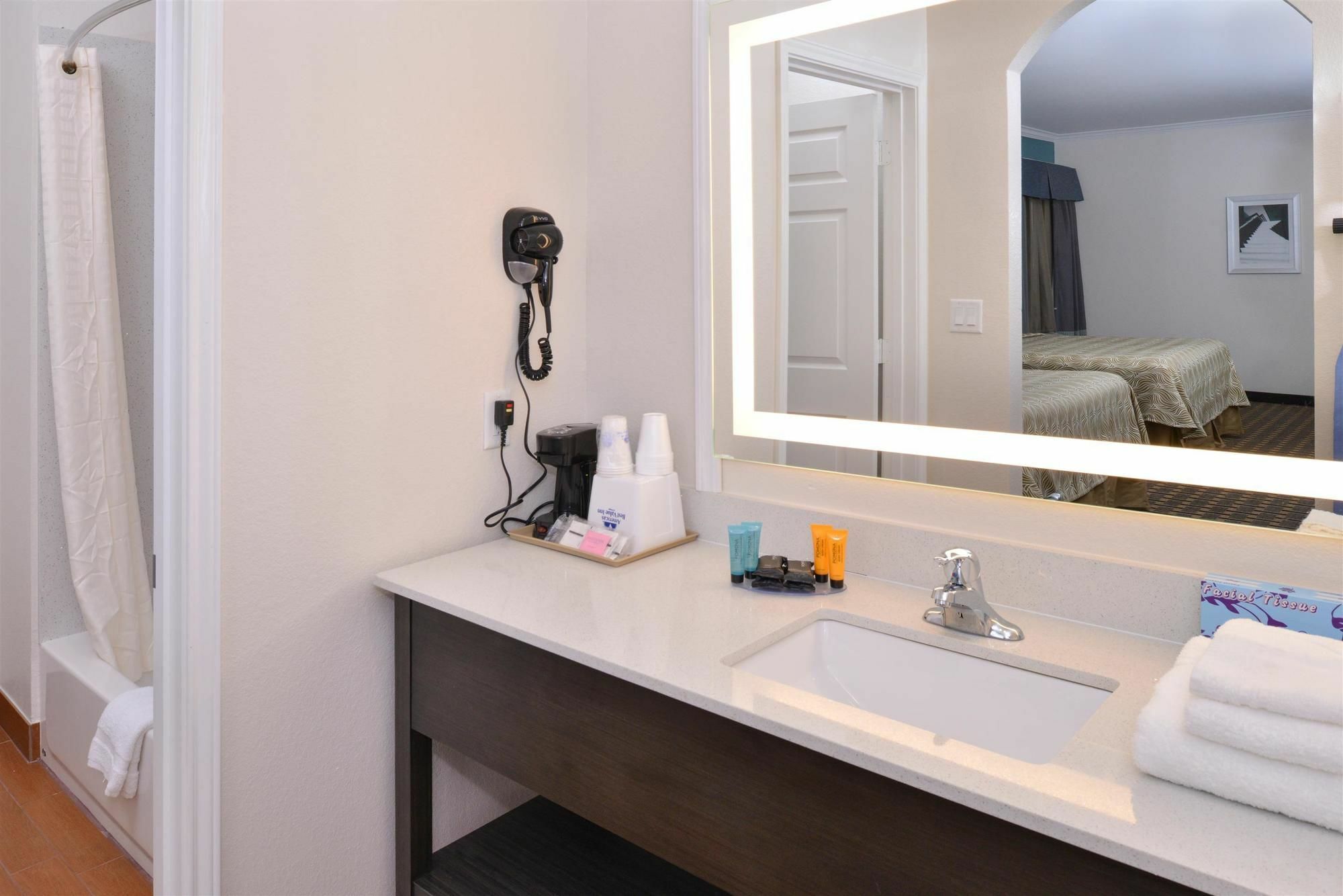 Regency Inn & Suites- Nw Houston Jersey Village ภายนอก รูปภาพ